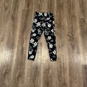 Vuori Dark Floral Leggings